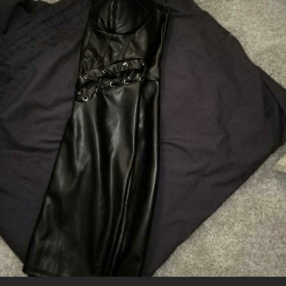 Black dress - Picture 3 of 4